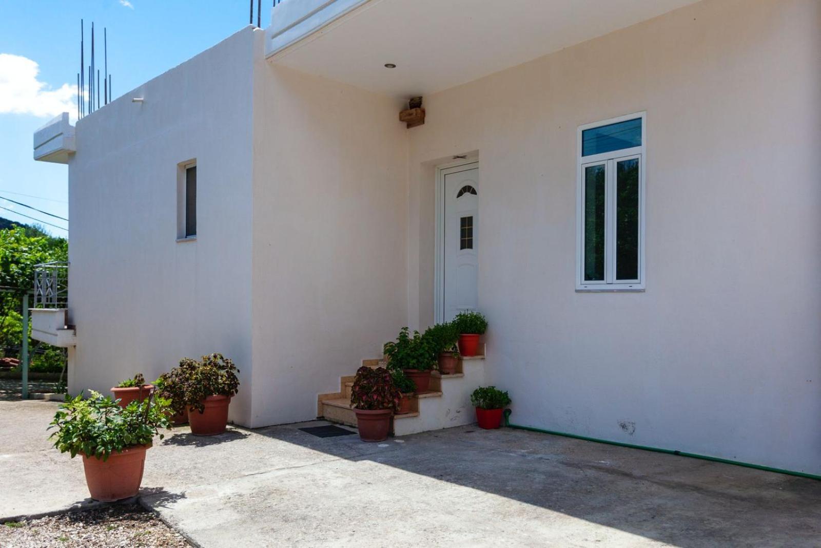 Zacharias Apartments Himare Bagian luar foto