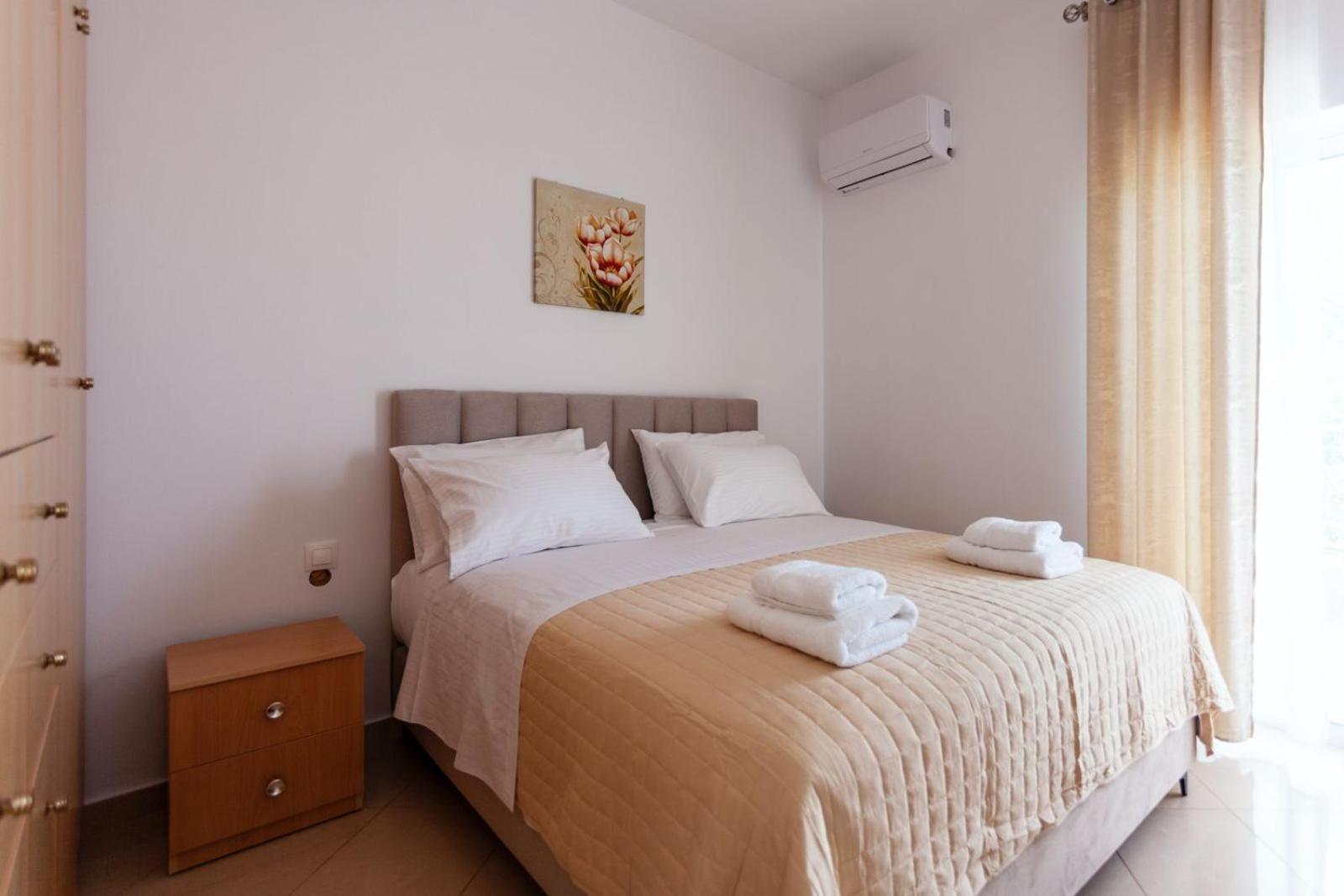 Zacharias Apartments Himare Bagian luar foto