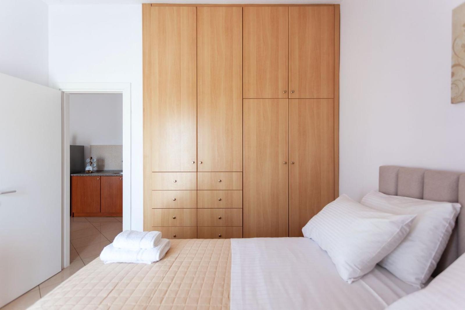Zacharias Apartments Himare Bagian luar foto