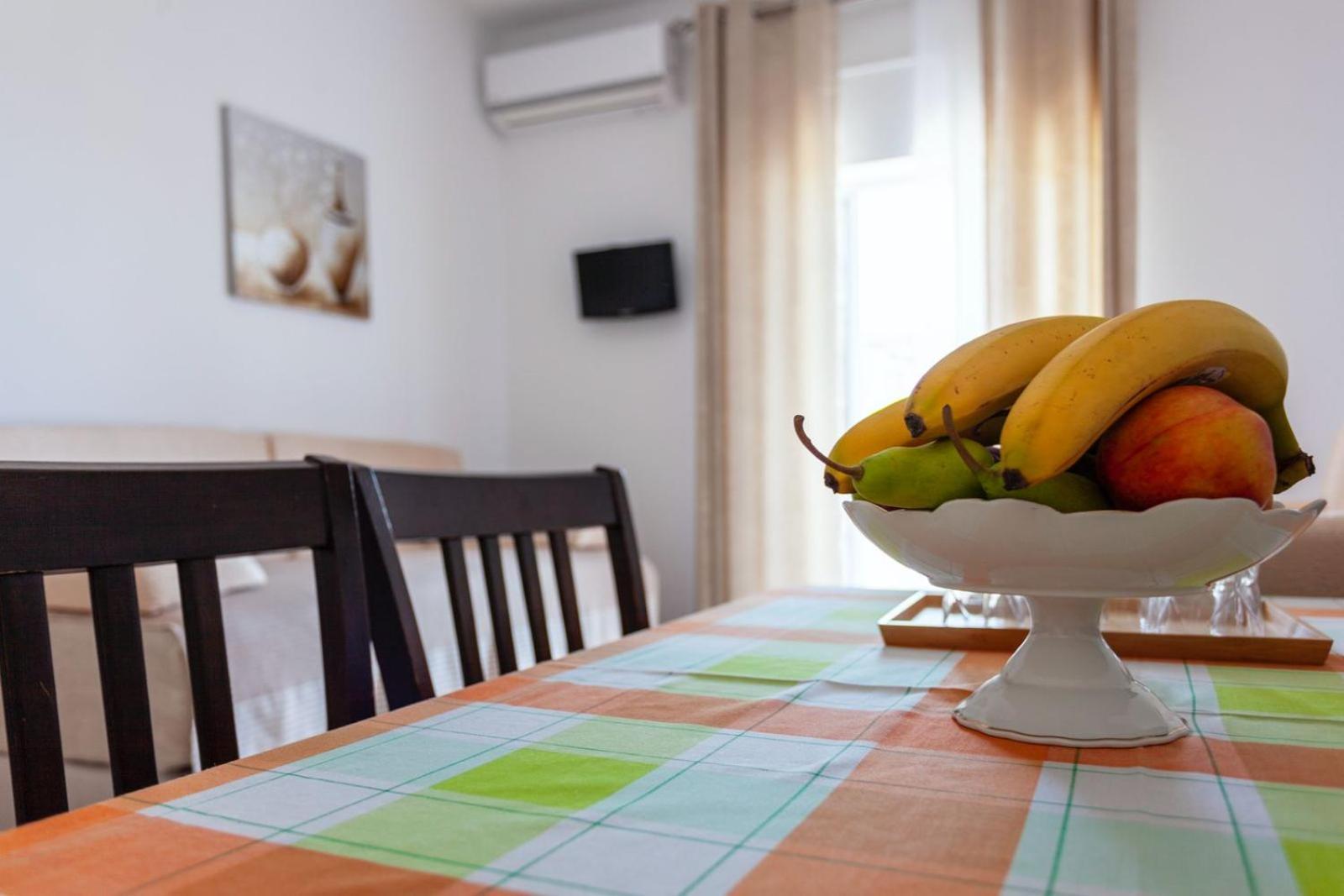 Zacharias Apartments Himare Bagian luar foto