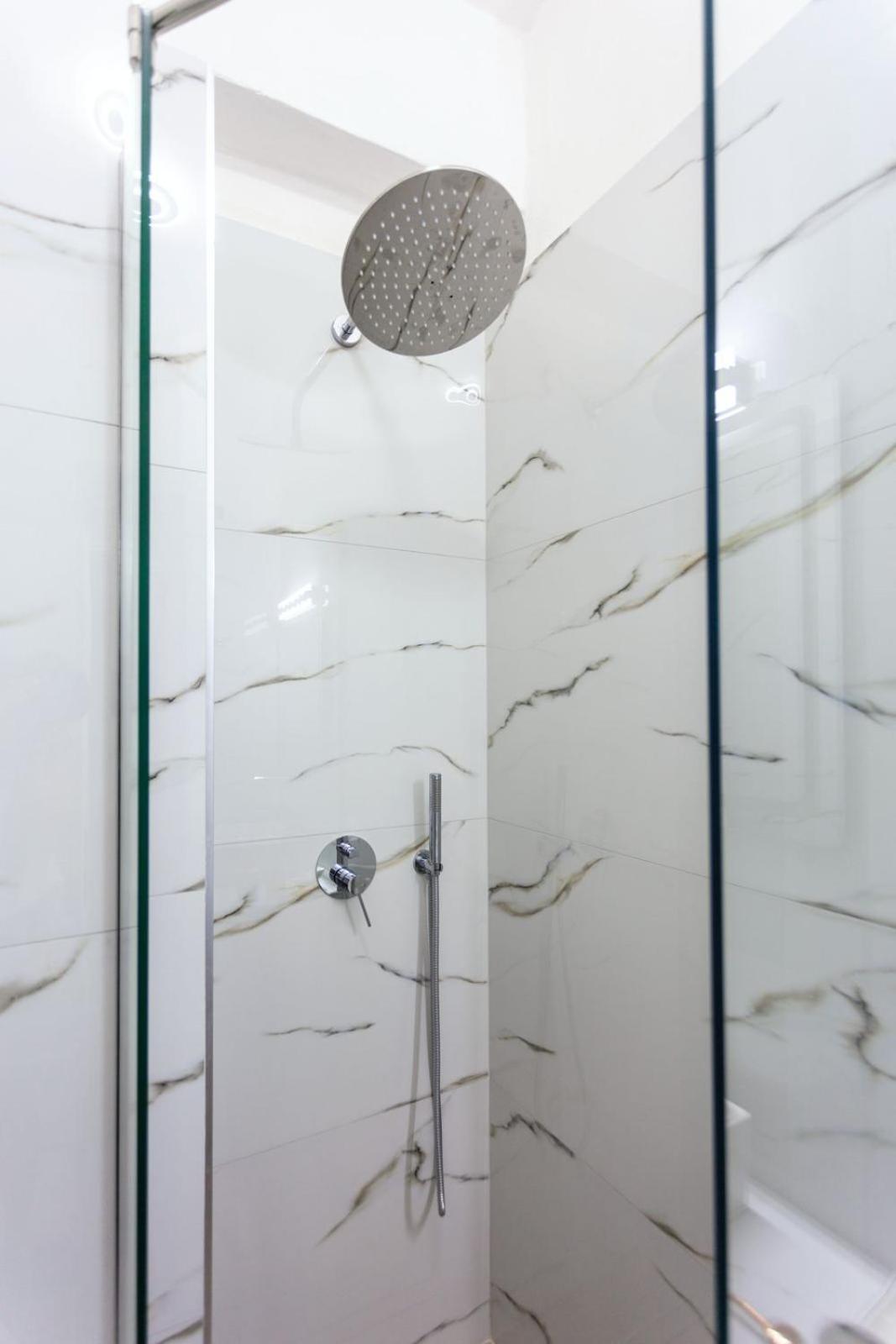 Zacharias Apartments Himare Bagian luar foto