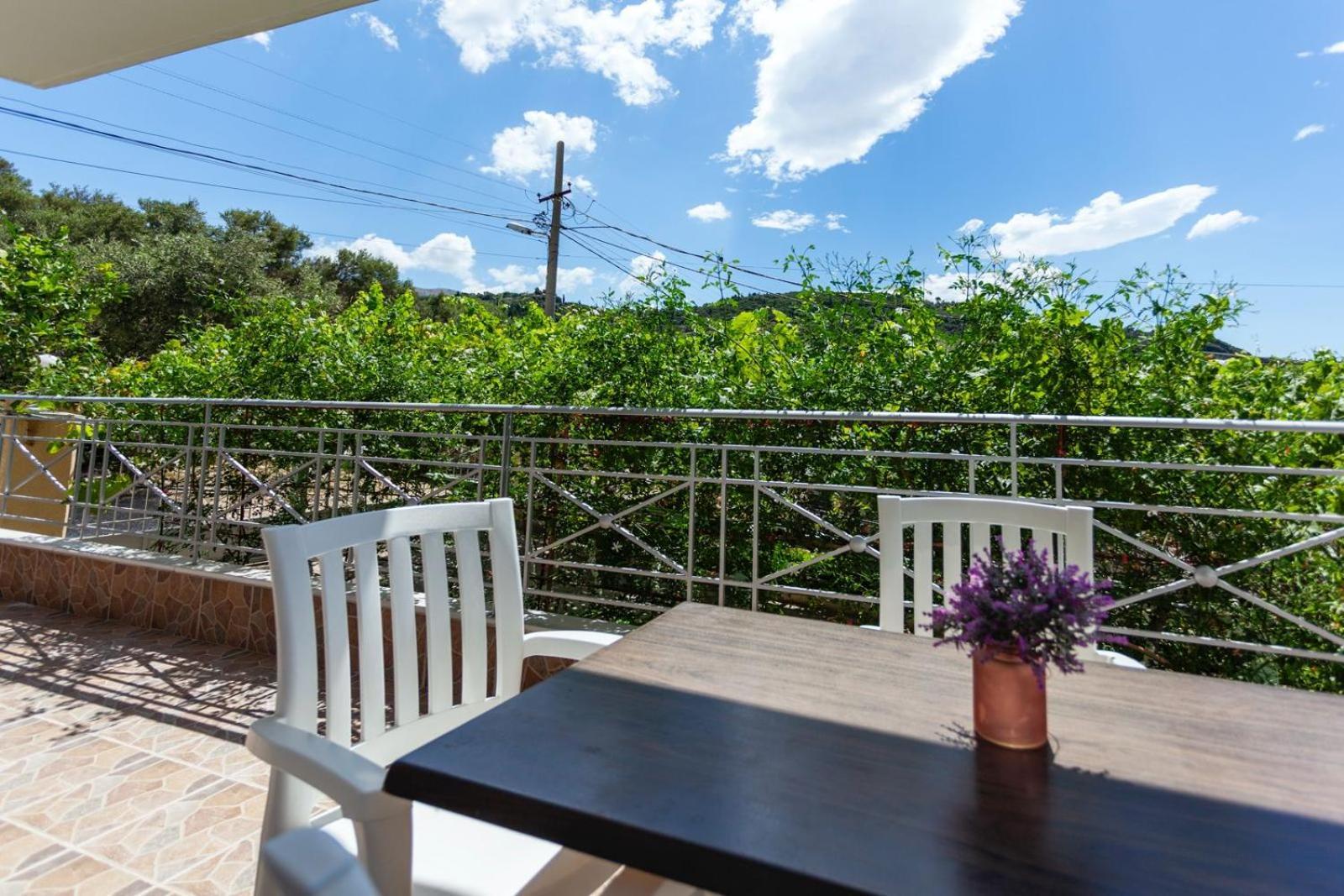 Zacharias Apartments Himare Bagian luar foto