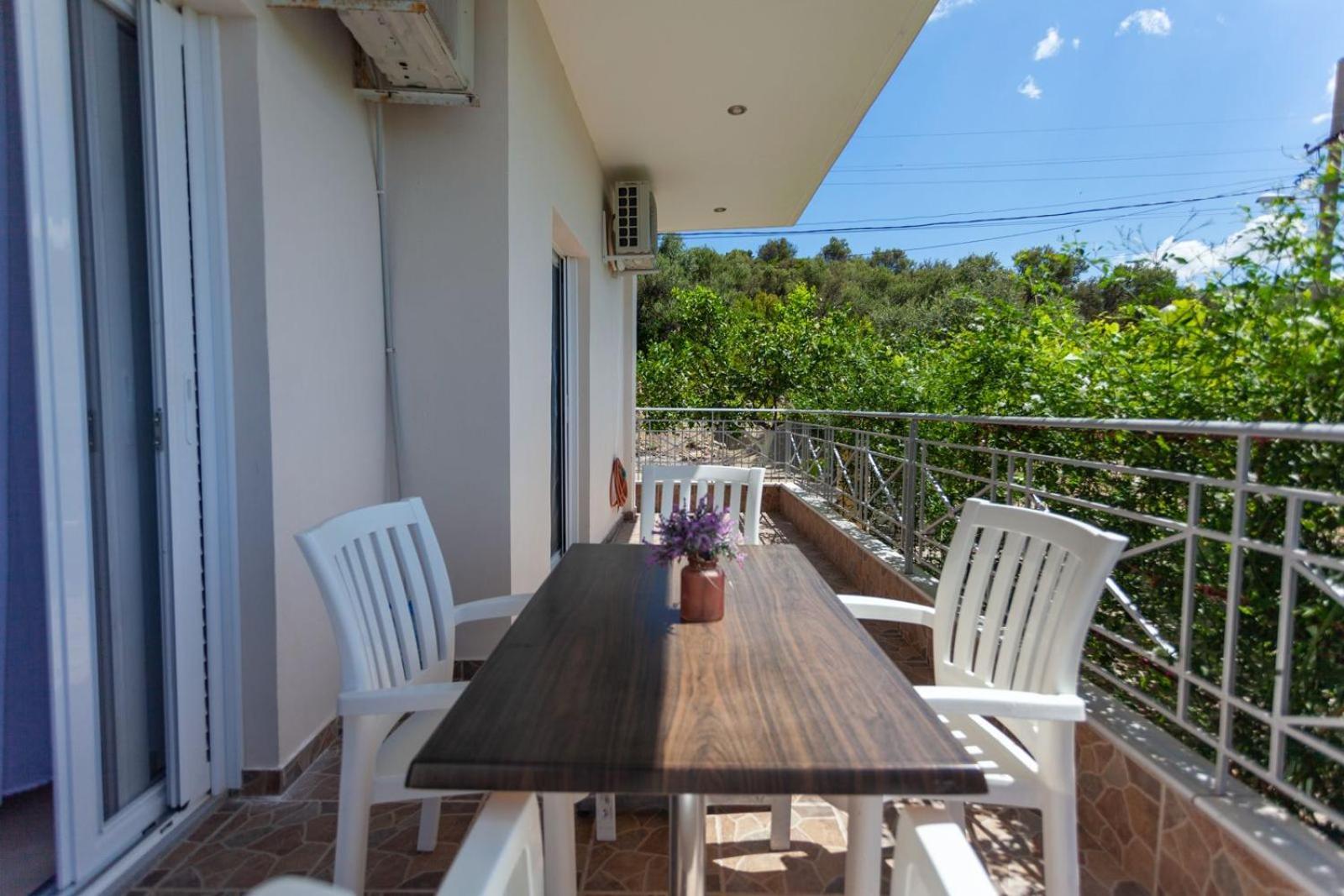 Zacharias Apartments Himare Bagian luar foto