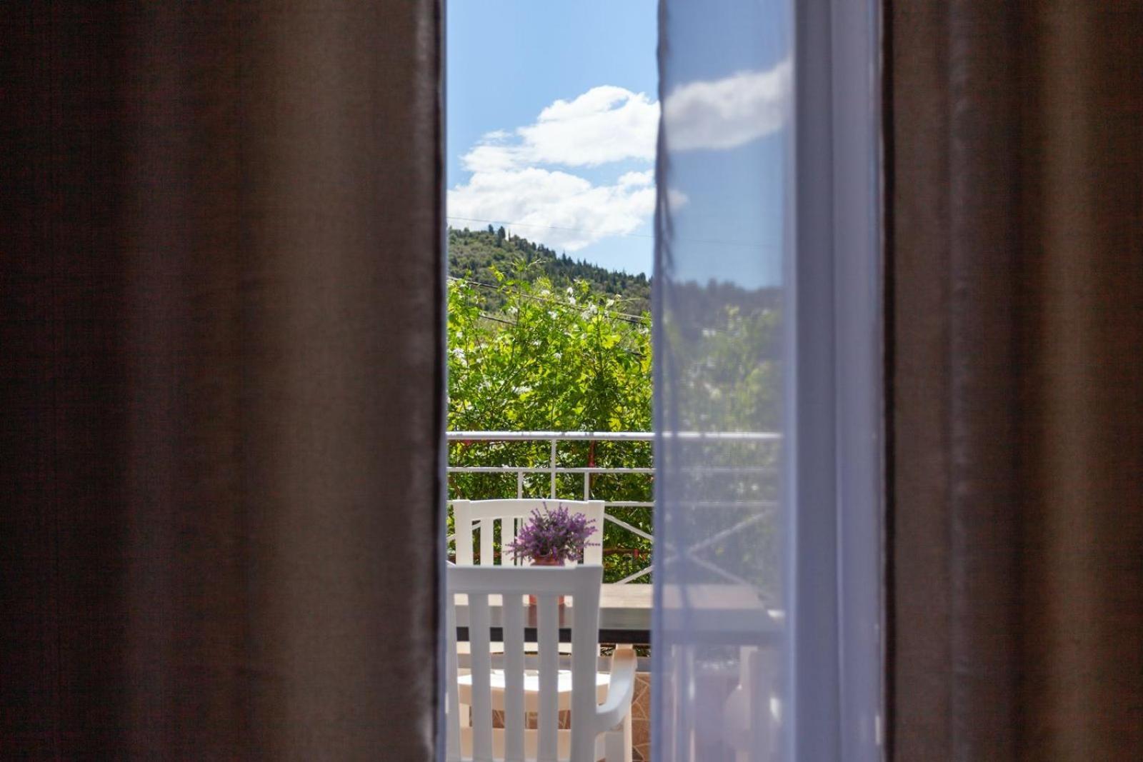 Zacharias Apartments Himare Bagian luar foto