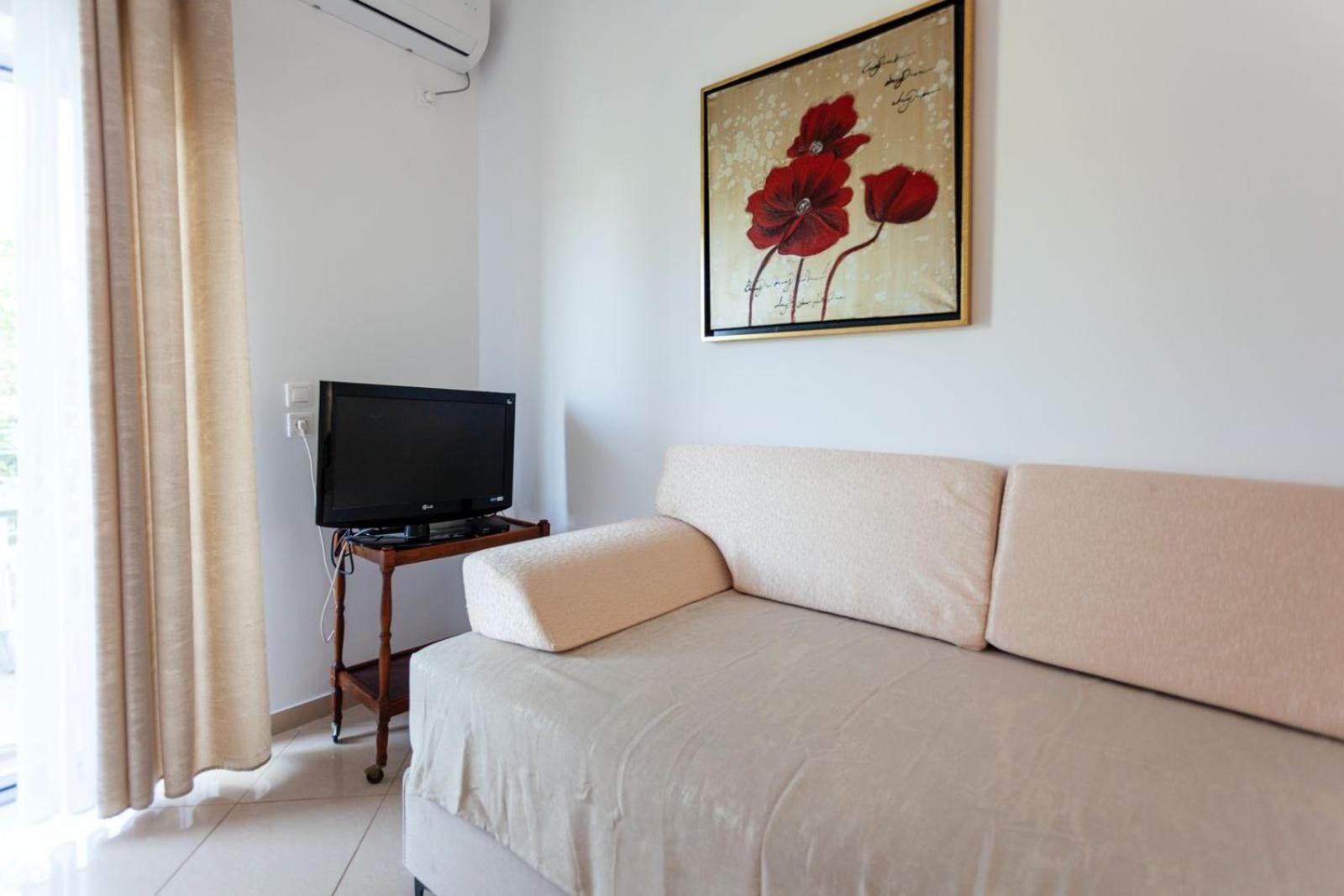 Zacharias Apartments Himare Bagian luar foto