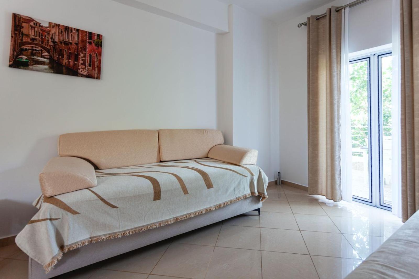 Zacharias Apartments Himare Bagian luar foto
