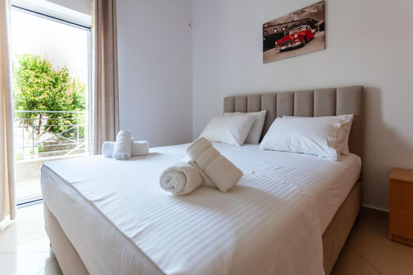 Zacharias Apartments Himare Bagian luar foto