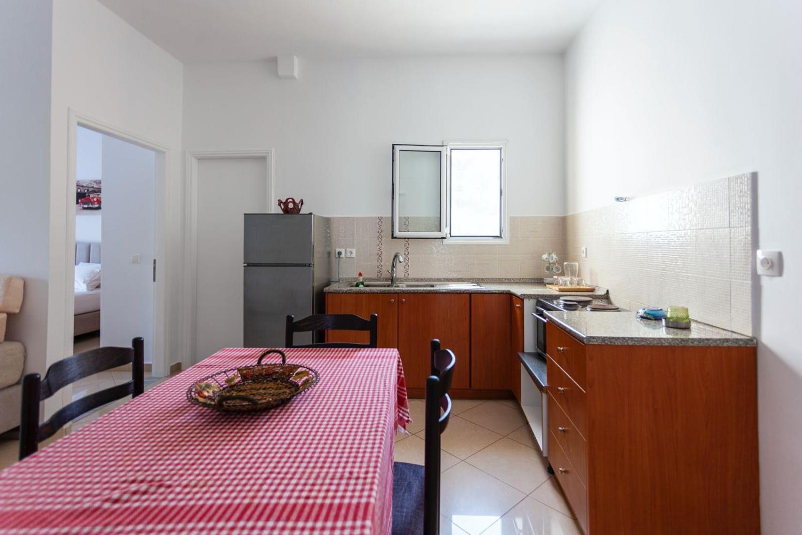 Zacharias Apartments Himare Bagian luar foto