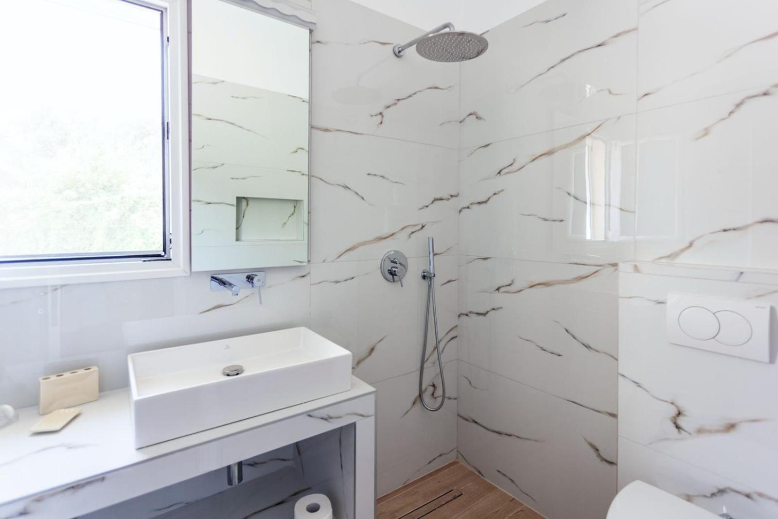 Zacharias Apartments Himare Bagian luar foto