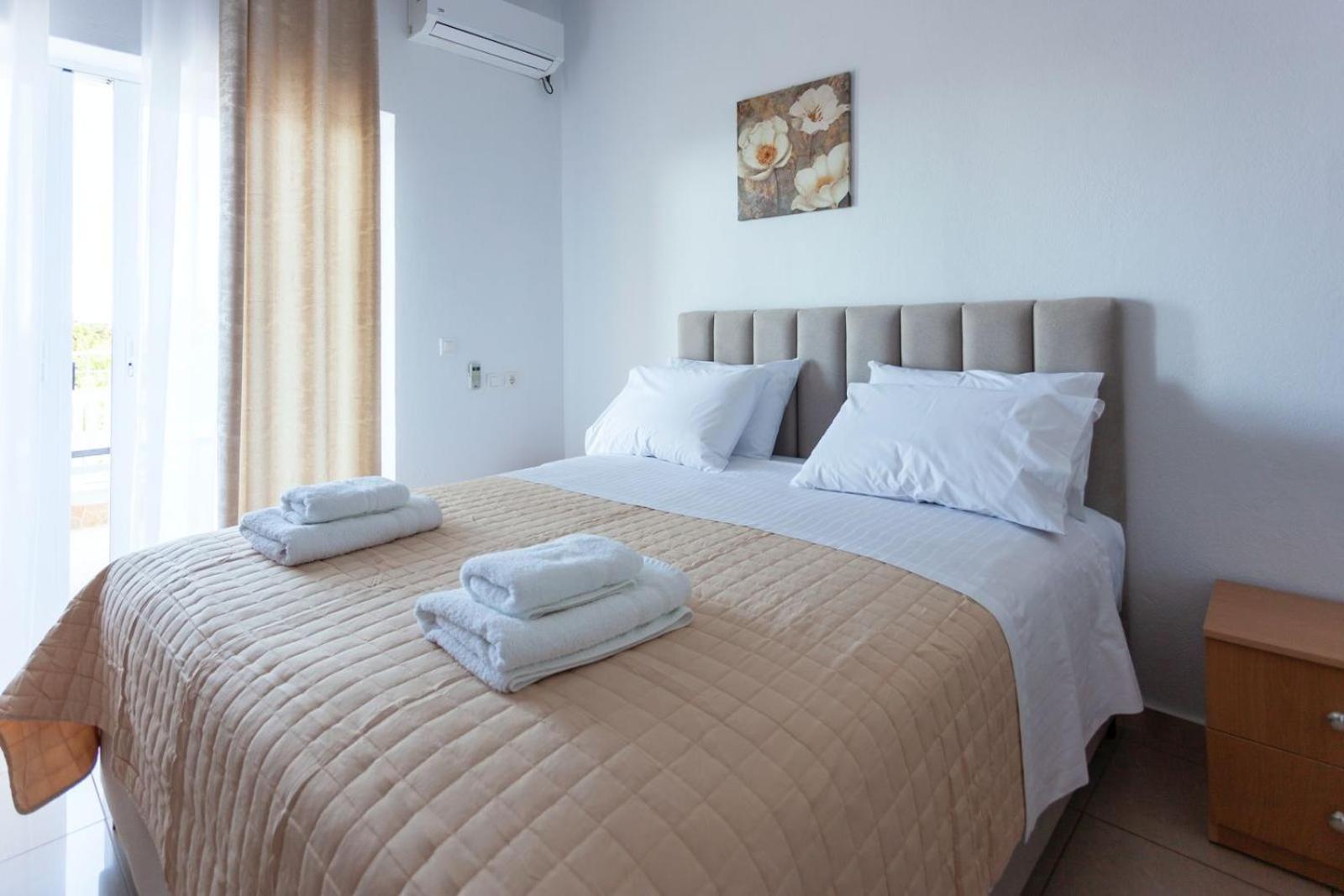Zacharias Apartments Himare Bagian luar foto