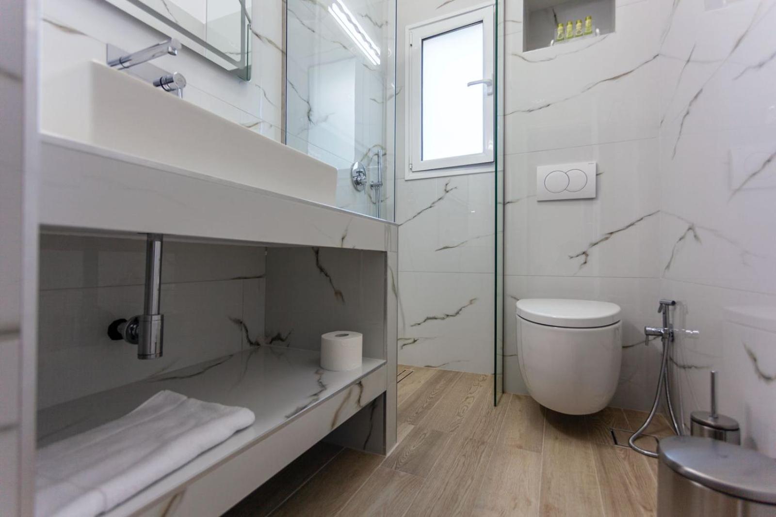Zacharias Apartments Himare Bagian luar foto