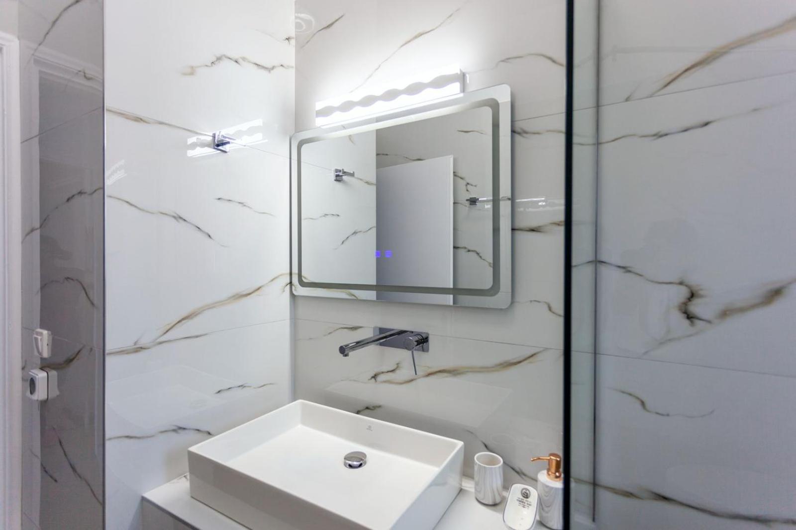 Zacharias Apartments Himare Bagian luar foto