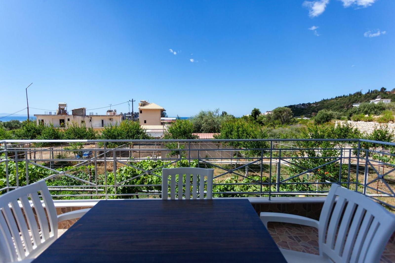 Zacharias Apartments Himare Bagian luar foto
