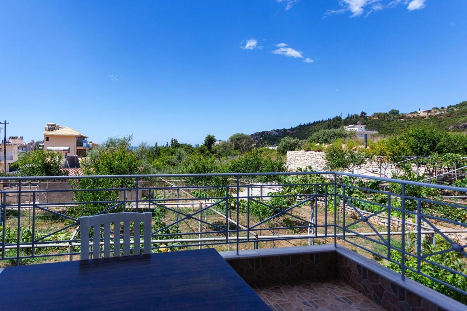 Zacharias Apartments Himare Bagian luar foto