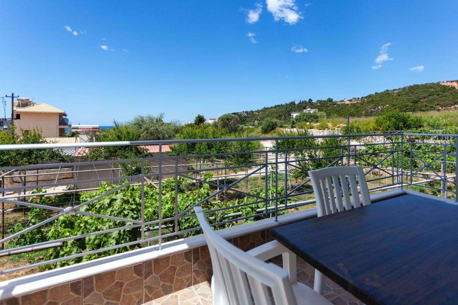 Zacharias Apartments Himare Bagian luar foto