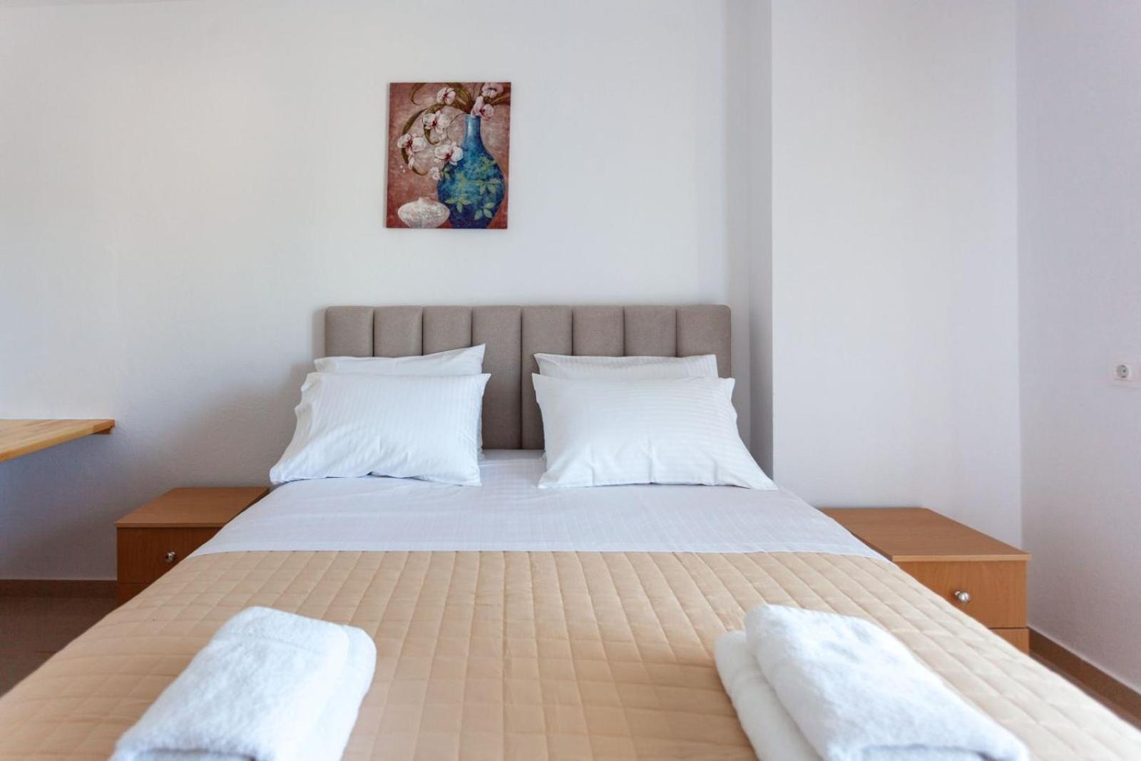 Zacharias Apartments Himare Bagian luar foto