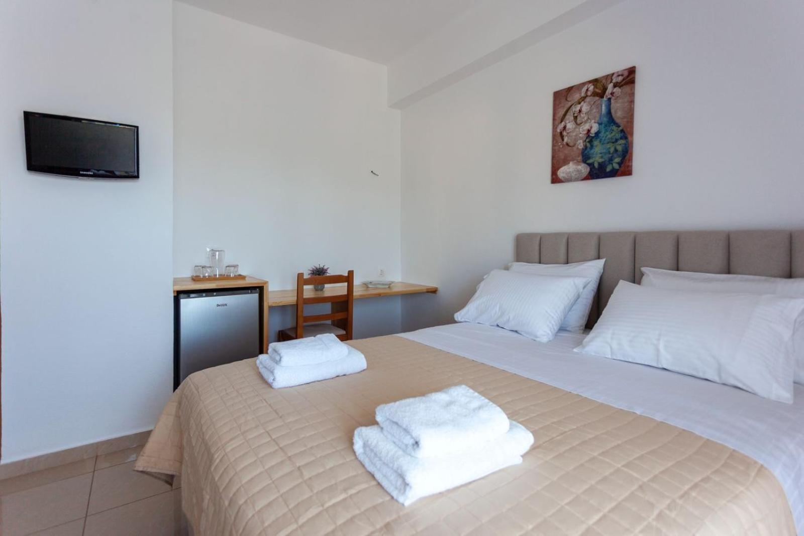 Zacharias Apartments Himare Bagian luar foto