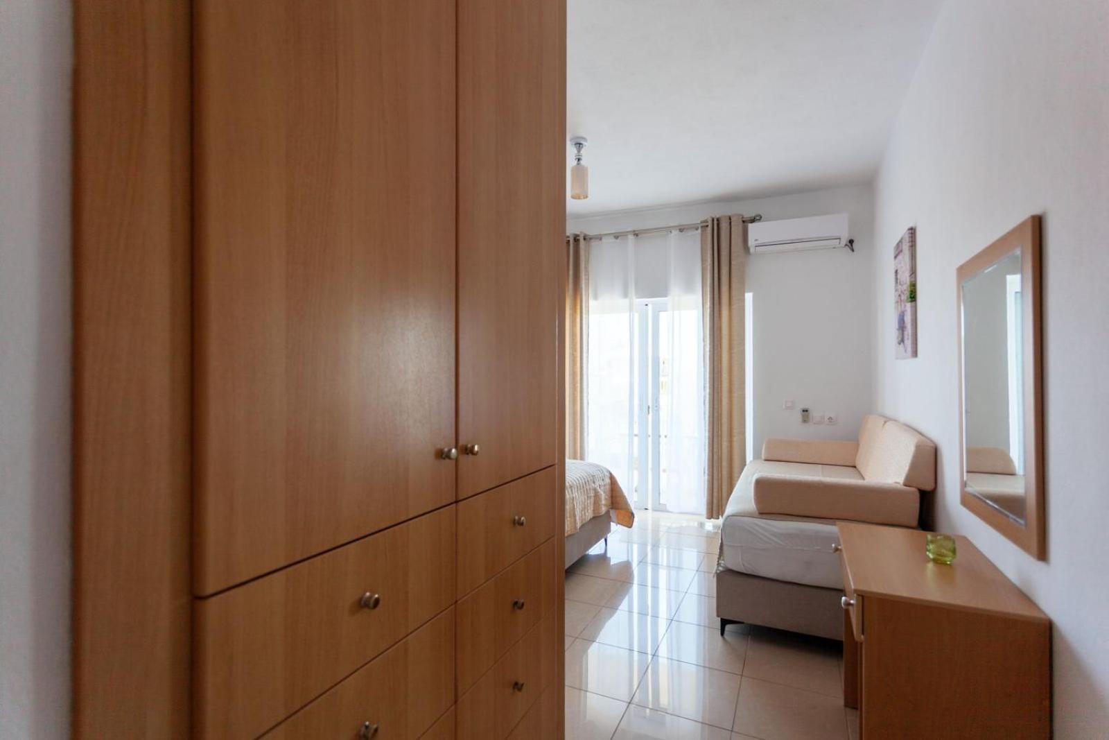 Zacharias Apartments Himare Bagian luar foto