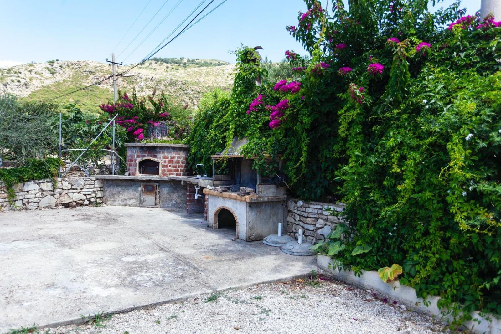 Zacharias Apartments Himare Bagian luar foto