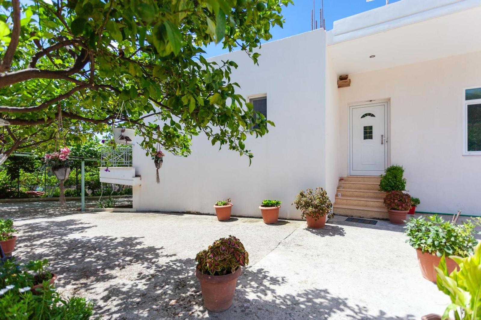 Zacharias Apartments Himare Bagian luar foto