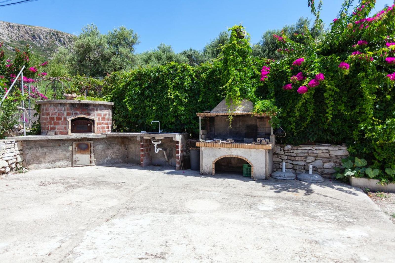 Zacharias Apartments Himare Bagian luar foto