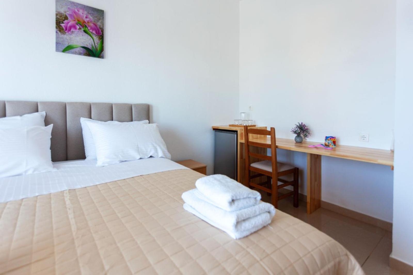 Zacharias Apartments Himare Bagian luar foto