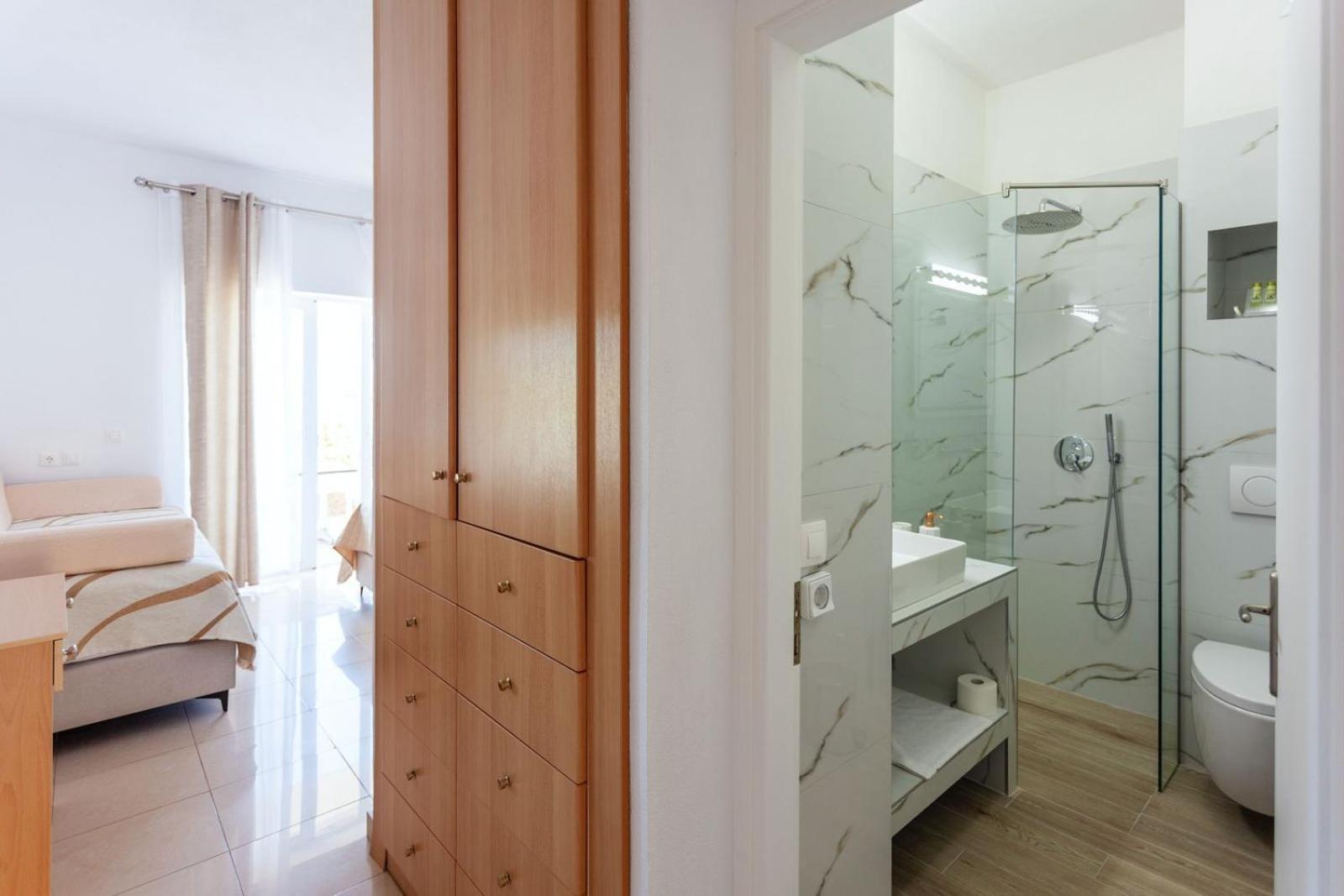 Zacharias Apartments Himare Bagian luar foto